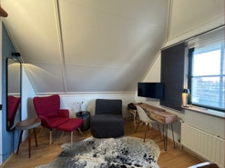 Arbeits-/Schlafzimmer mit Schlafsessel